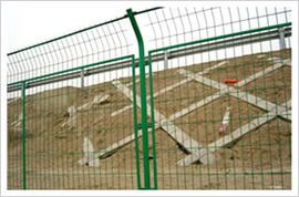 农场护栏网 圈地护栏网 围山护栏网 框架护栏 高清图片 高清大图